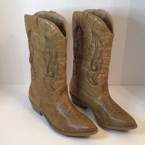 COCONUTS BY MATISSE WOMEN’S  GAUCHO TAN  COLOR DISTRESSED BOOTS SZ 9.5 M